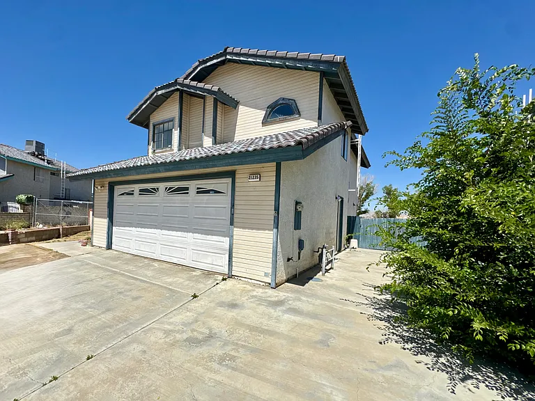 21235 Windsong St — Photo 2