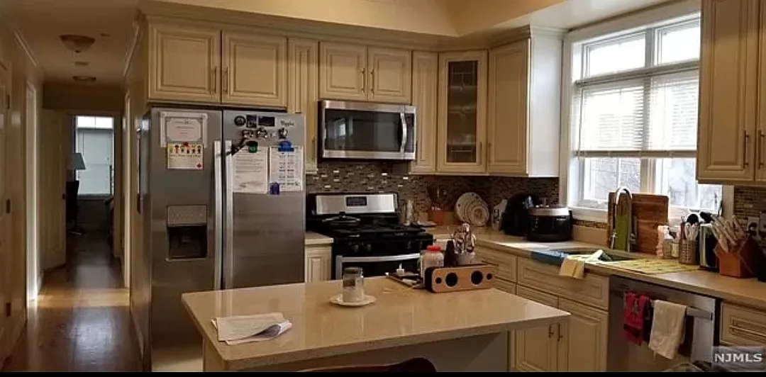 2 bed, 1000 sqft, $3,200 — Photo 1