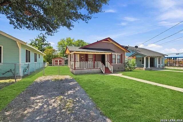 2 bed, 1.0 bath, 765 sqft, $1,200 — Photo 2