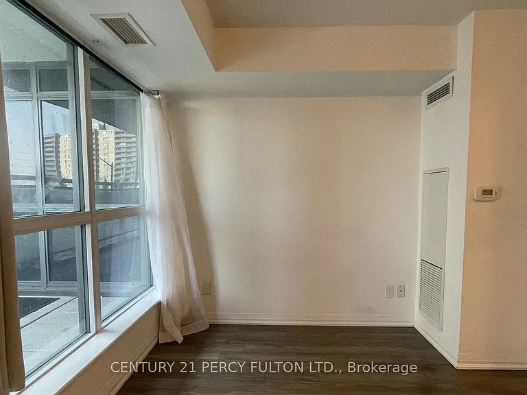 30 Meadowglen Pl #208 — Photo 12