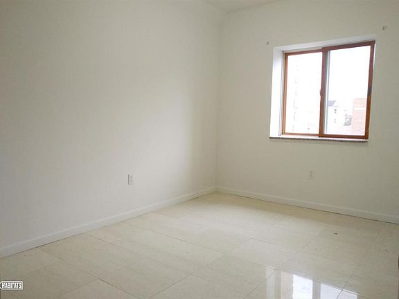 3rd image of 9006 Holland Ave #2L