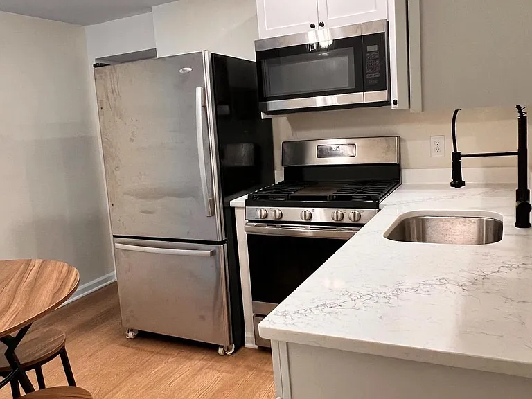 1704 Tulip St — Photo 3