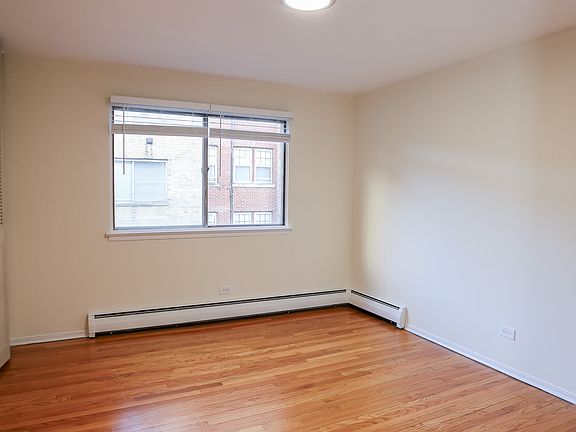4th image of 6162 N Winthrop Ave #409