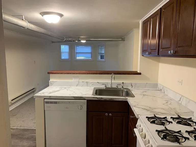 1045 W Barry Ave — Photo 8