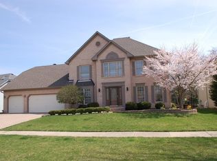 2724 Fox River Ln, Naperville, IL 60565