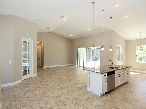 4th image of 60 Riverbend Dr