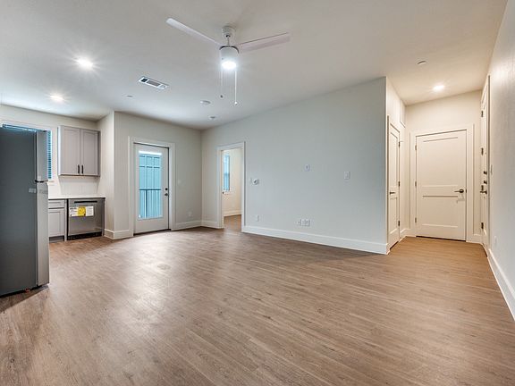 2nd image of 5317 Reiger Ave #202