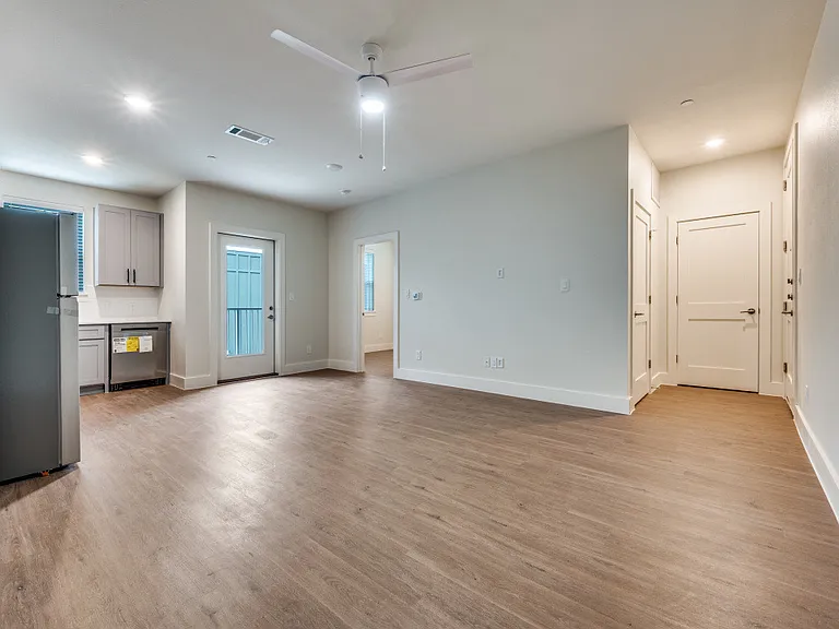5317 Reiger Ave #202 — Photo 2
