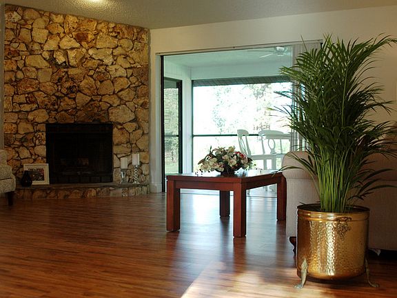 Open up the window wall
						:
						feel the breezes in the spring and fall by opening up the window wall