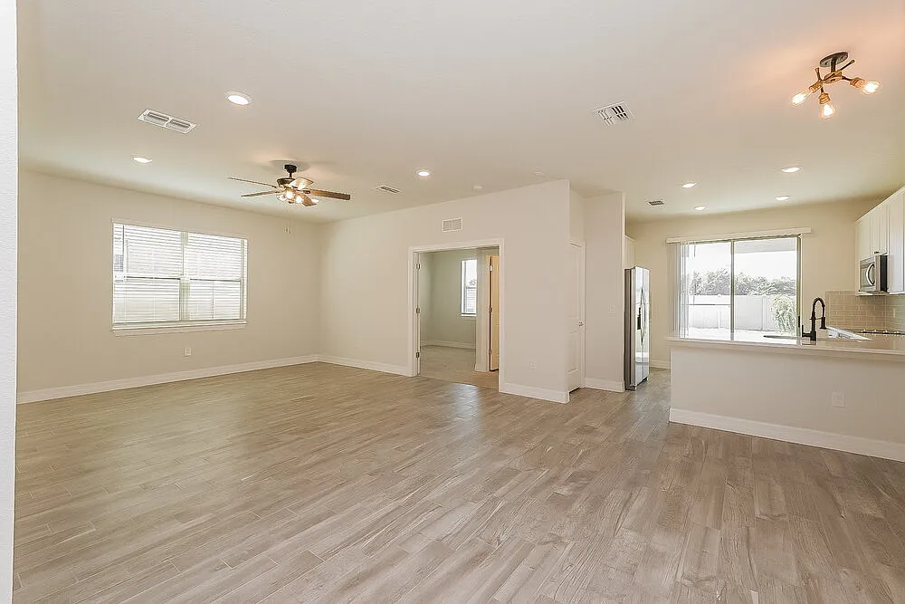 4 bed, 2.5 bath, 2200 sqft, $2,675 — Photo 4