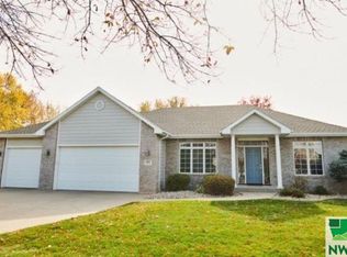 472 Bluestem Trl, Dakota Dunes, SD 57049