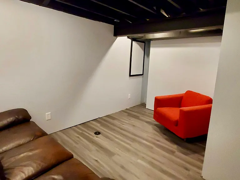 2426 Sanford Dr — Photo 19