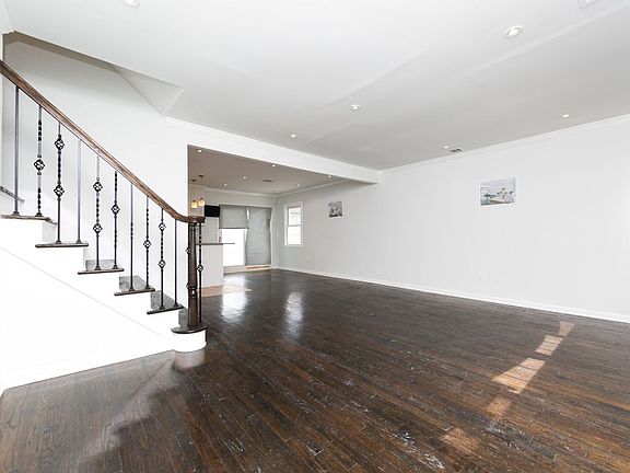 5th image of 16115 95th St