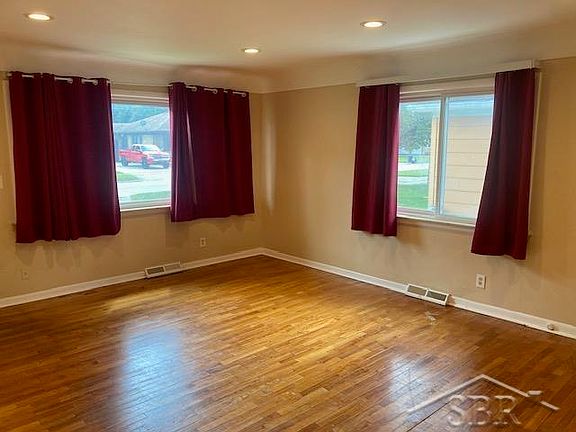 5th image of 4033 Hiland St