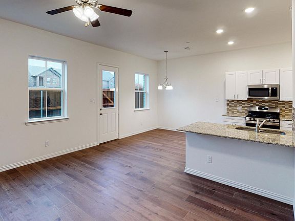 3rd image of 2411 Acorn Ct