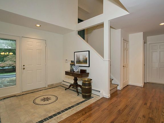 2nd image of 3 Piping Brook Ln