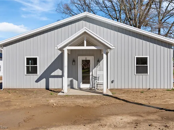 515 Pine St NW, Beach City, OH 44608