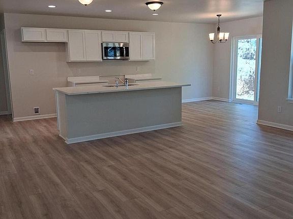 5th image of 418 Village LANE