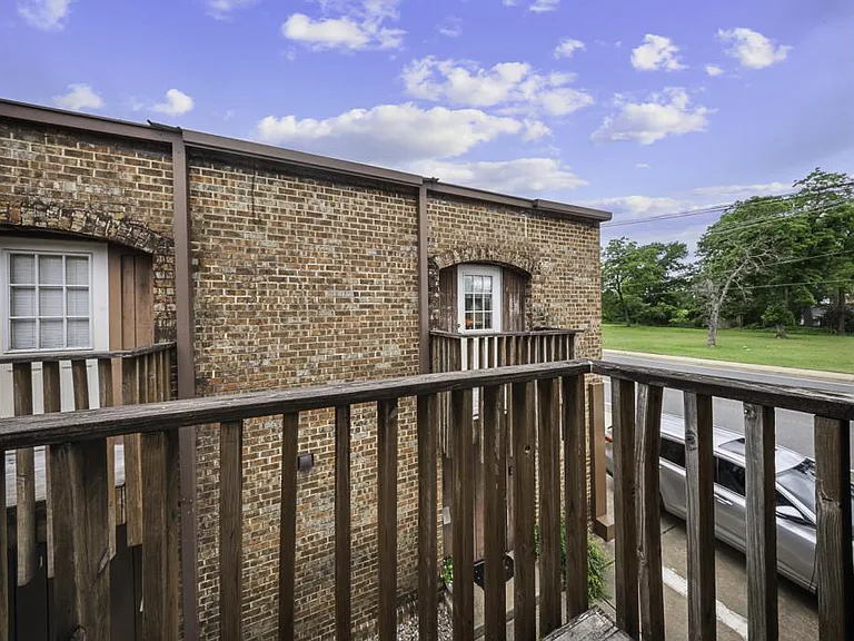 208 E Starr Ave #1 — Photo 13