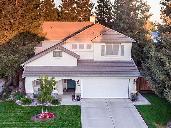 3rd image of 1968 Zoe Ln