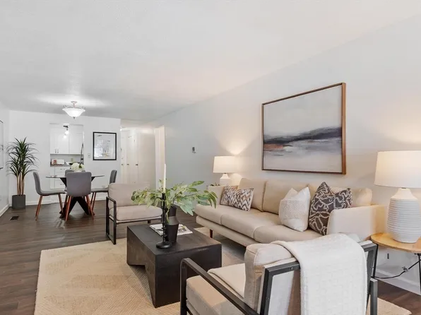 5 Elm St APT 1, Acton, MA 01720
