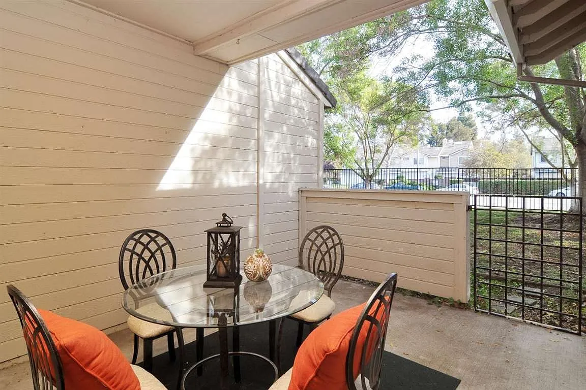 2 bed, 1000 sqft, $3,000 — Photo 1