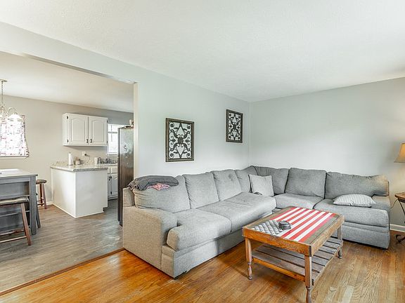 3rd image of 7824 Rosemary Cir