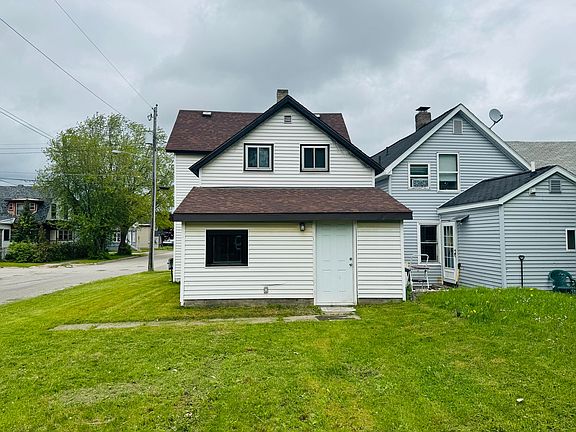 2nd image of 800 Cedar St