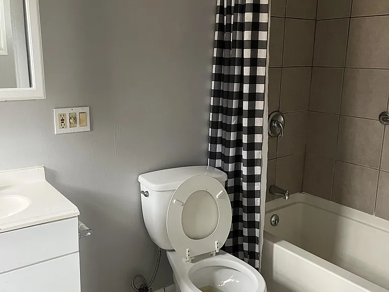 309-311 Frost Ave #309-1/2 — Photo 3