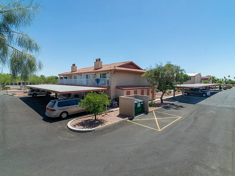 950 W Erie St #7 — Photo 4