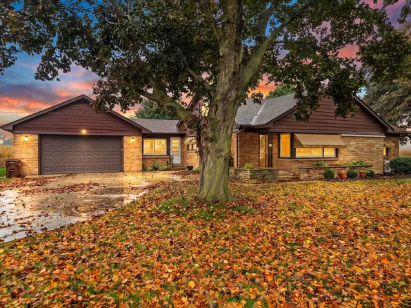 104 E Grove St, Poplar Grove, IL 61065