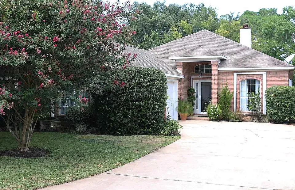 4172 Longwood Cir
