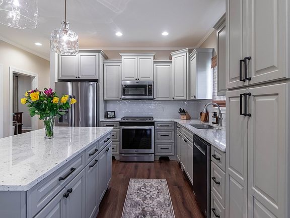 2nd image of 501 Walker Cir