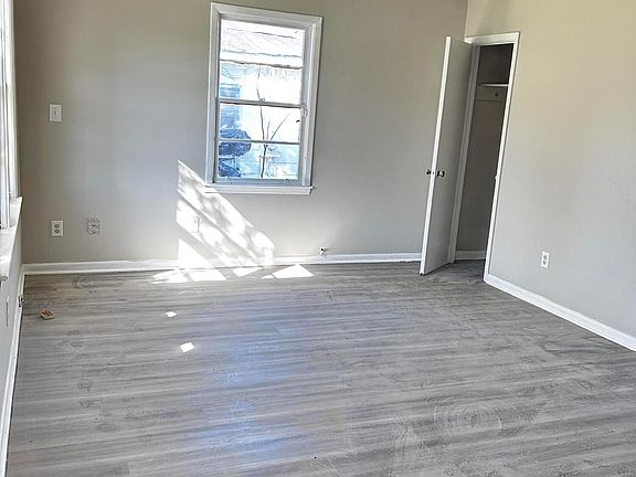 5th image of 1109 11th Avenue