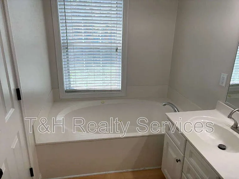 368 Firehouse Pl — Photo 3
