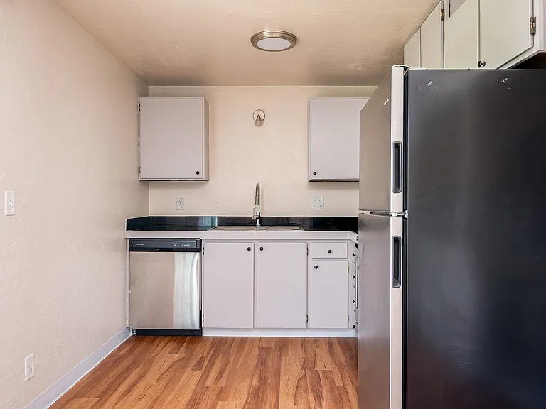 Pacific Village | Kitchen