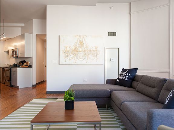 4th image of 37 W Van Buren St Unit 801