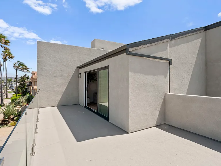 3611 Riviera Dr — Photo 31