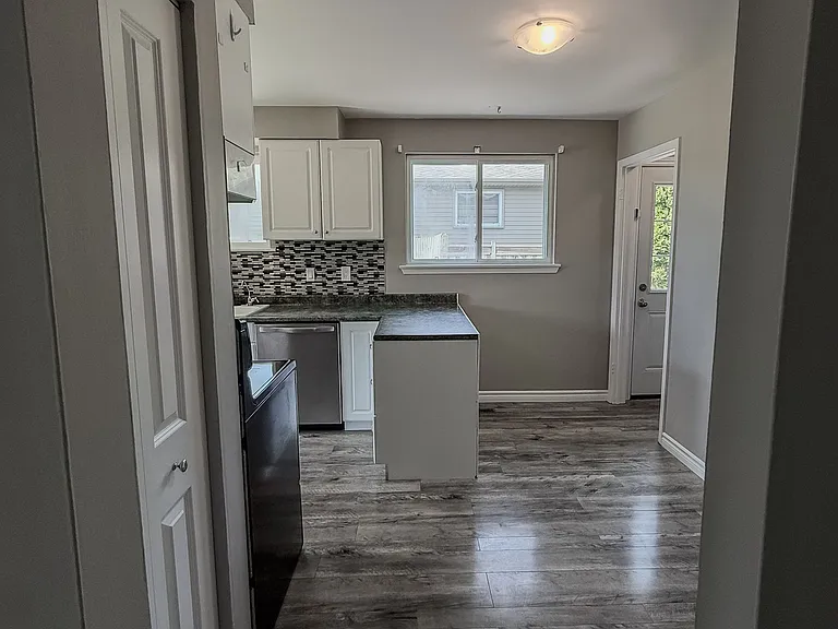 80 Kipling Cres — Photo 8