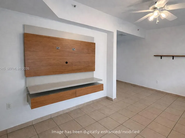 318 E 6th St #102 — Photo 5