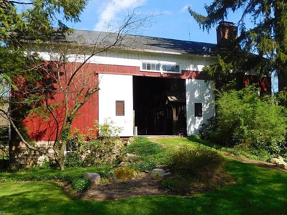 2nd image of 10161 Music St