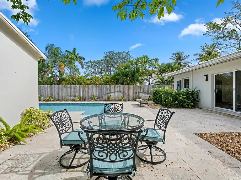 611 N Palmway — Photo 19