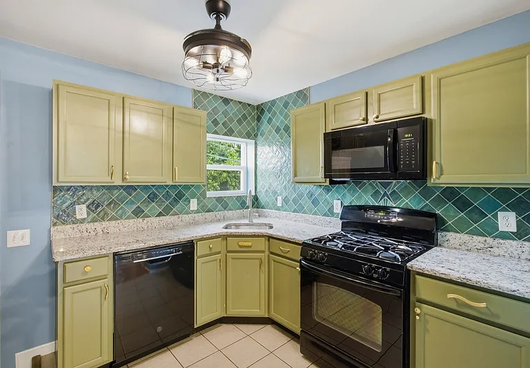 415 E Federal St — Photo 6