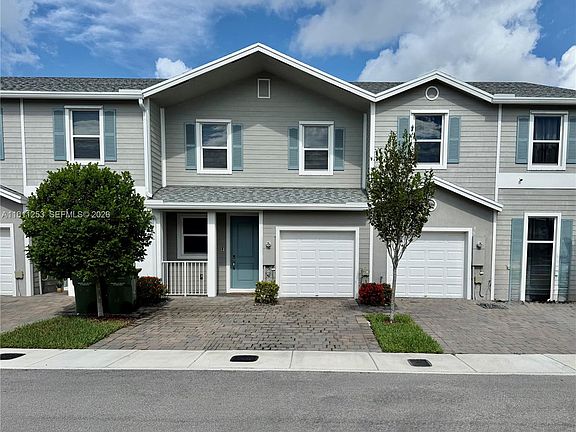 2nd image of 907 SE 17th Ct
