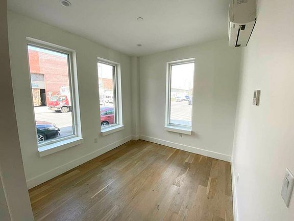 5th image of 246 Johnson Ave #1R