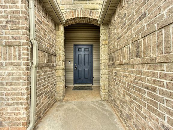 3rd image of 1832 Sloane Dr