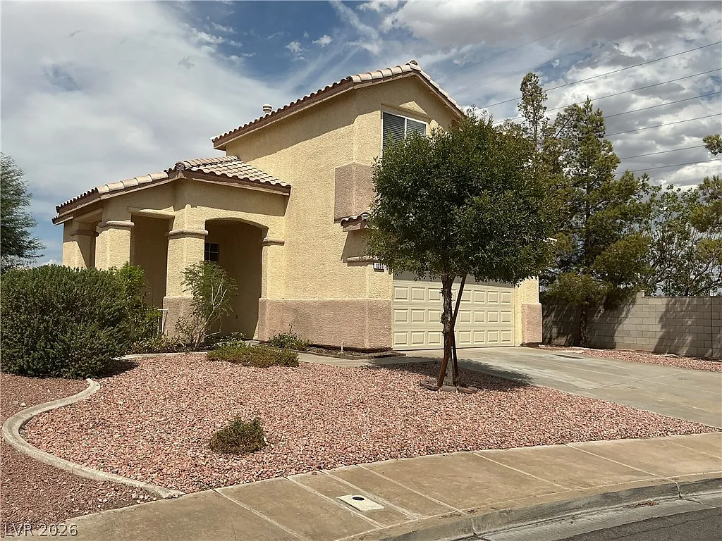 3 bed, 2.5 bath, 1584 sqft, $1,950 — Photo 3