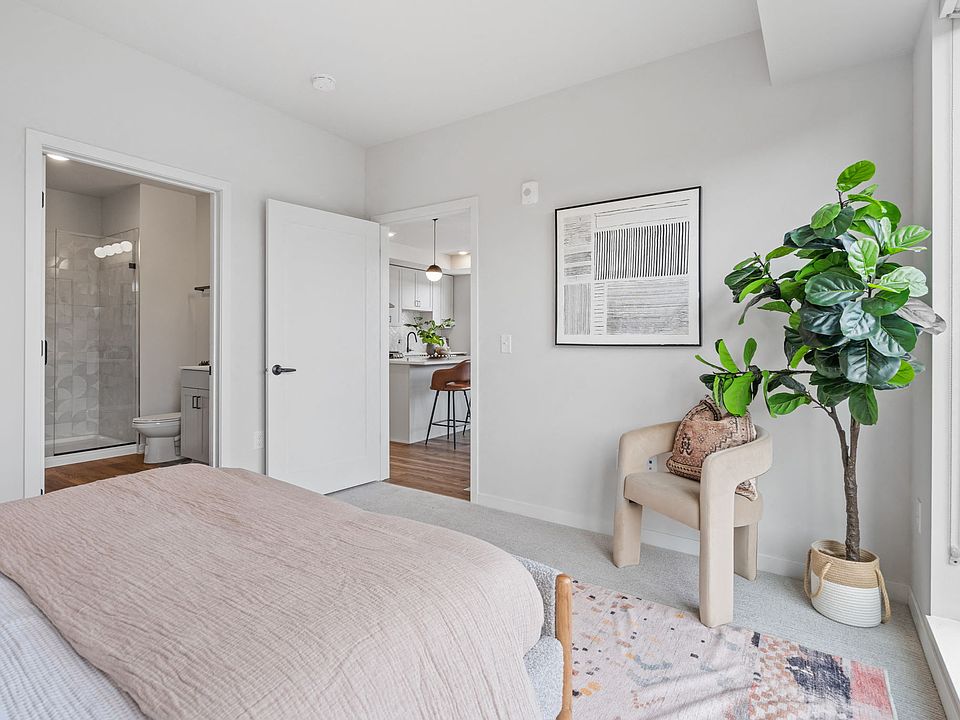 1st image of 4066 Lexington Ave N #404