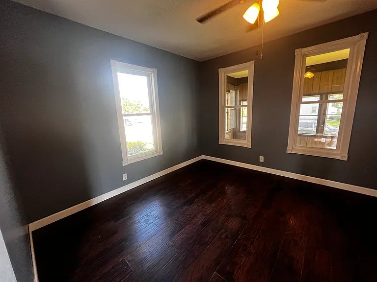 LIVING ROOM CONT.