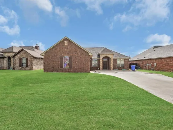 413 N Mountain Meadow Dr, Cache, OK 73527